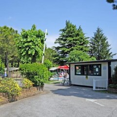 Отель Camping Garden Tourist Манерба-дель-Гарда парковка