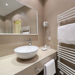 Отель Design Hotel Stadt Rosenheim Германия, Мюнхен - отзывы, цены и фото номеров - забронировать отель Design Hotel Stadt Rosenheim онлайн ванная фото 2