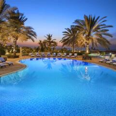 Отель Hilton Al Hamra Beach & Golf Resort бассейн фото 3