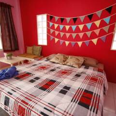 Отель Insook Ko Larn Guesthouse комната для гостей фото 5