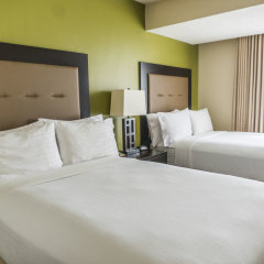 Отель Holiday Inn & Suites Across From Universal Orlando, an IHG Hotel США, Орландо - отзывы, цены и фото номеров - забронировать отель Holiday Inn & Suites Across From Universal Orlando, an IHG Hotel онлайн удобства в номере фото 2