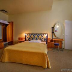 HiLight Suites Hotel сейф в номере
