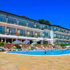 Kini Park Hotel All Inclusive бассейн