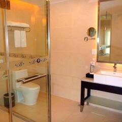 Отель Century Plaza Hotel Китай, Шэньчжэнь - отзывы, цены и фото номеров - забронировать отель Century Plaza Hotel онлайн ванная фото 2