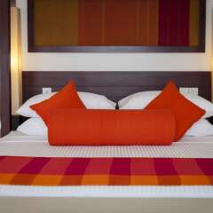 Отель The Calm Resort & Spa сейф в номере