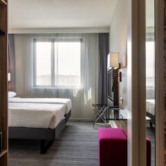 Отель Moxy Milan Linate Airport Италия, Сеграте - отзывы, цены и фото номеров - забронировать отель Moxy Milan Linate Airport онлайн комната для гостей фото 5