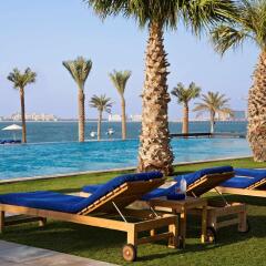 Отель DoubleTree by Hilton Dubai Jumeirah Beach бассейн