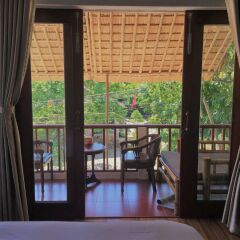 Отель Red Flower Cottages Homestay балкон