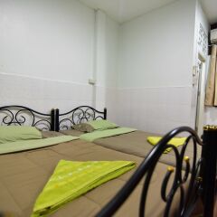 Отель Chaiwat Guesthouse комната для гостей фото 5