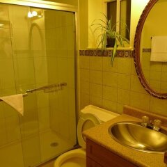 Отель Vancouver Garden Family Suite for Six Канада, Ванкувер - отзывы, цены и фото номеров - забронировать отель Vancouver Garden Family Suite for Six онлайн ванная фото 2