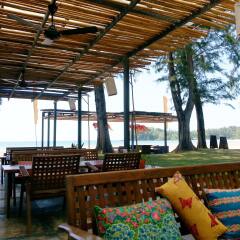 Отель Cocotero Resort The Hidden Village by Costa Lanta детские мероприятия