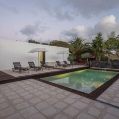 Отель La Maison by White Exclusive Suites Villas бассейн
