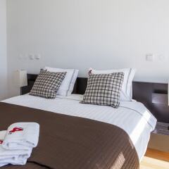 Апартаменты Rent4Rest Lisbon 17th Floor River View Apartment городской автобус