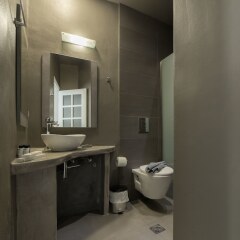 Отель Amoudi Villas ванная