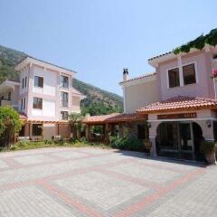 Perdikia Beach Hotel парковка