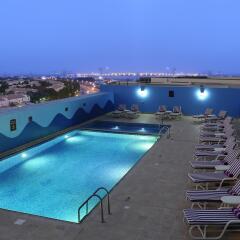 Отель Premier Inn Dubai Investment Park бассейн фото 2