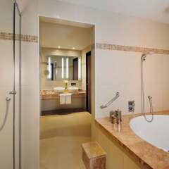 Avani Deira Dubai Hotel ванная