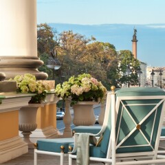 Гостиница Four Seasons Lion Palace St. Petersburg в Санкт-Петербурге 6 отзывов об отеле, цены и фото номеров - забронировать гостиницу Four Seasons Lion Palace St. Petersburg онлайн Санкт-Петербург балкон