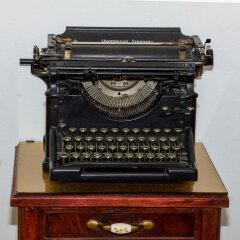 Отель Albergo Novecento Генуя сейф в номере