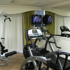 The Courtleigh Hotel and Suites фитнесс-зал фото 2