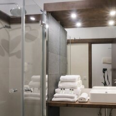 Отель TAKE Hostel Conil Испания, Кониль-де-ла-Фронтера - отзывы, цены и фото номеров - забронировать отель TAKE Hostel Conil онлайн ванная фото 2