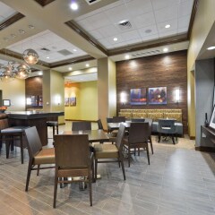 Отель Hampton Inn & Suites Columbia/Southeast-Fort Jackson гостиничный бар