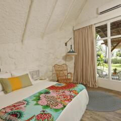 Отель La Pirogue A Sun Resort комната для гостей