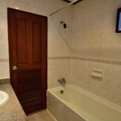Отель First Bungalow Beach Resort ванная фото 2