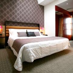 Отель Holiday Inn Turin City Centre сейф в номере