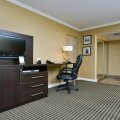 Отель Best Western Royal Sun Inn & Suites США, Тусон - отзывы, цены и фото номеров - забронировать отель Best Western Royal Sun Inn & Suites онлайн удобства в номере фото 2
