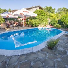 Отель Guest House La Casa Болгария, Генерал-Кантраджиево - отзывы, цены и фото номеров - забронировать отель Guest House La Casa онлайн бассейн фото 2