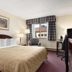 Отель Travelodge by Wyndham Ottawa East Канада, Оттава - отзывы, цены и фото номеров - забронировать отель Travelodge by Wyndham Ottawa East онлайн комната для гостей фото 2