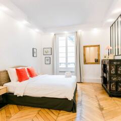 Отель Eiffel Tower - Ecole Militaire Apartment Франция, Париж - отзывы, цены и фото номеров - забронировать отель Eiffel Tower - Ecole Militaire Apartment онлайн комната для гостей фото 4