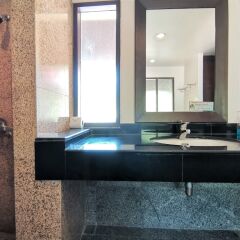 Отель Holiday Villa Ланта ванная
