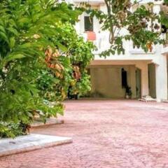 Villas Alamos Hotel Apart Плая-дель-Кармен парковка