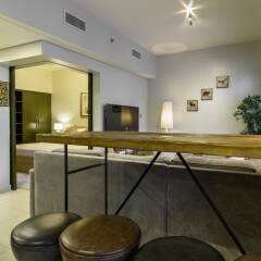Отель Maison Privee - The Lofts гостиничный бар