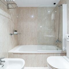 Отель Apartamentos Travel Habitat Torre Francia Испания, Валенсия - отзывы, цены и фото номеров - забронировать отель Apartamentos Travel Habitat Torre Francia онлайн ванная