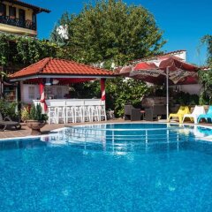 Отель Chiflika Family Hotel Болгария, Асеновград - отзывы, цены и фото номеров - забронировать отель Chiflika Family Hotel онлайн бассейн фото 2
