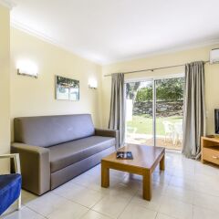 Отель Browns Sports & Leisure Club комната для гостей фото 8