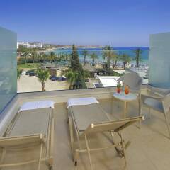 Nelia Beach Hotel балкон