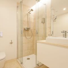 Апартаменты Mouraria Blue Three-Bedroom Apartment w/ Parking - by LU Holidays ванная фото 2