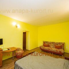 Гостиница Guest House Zemlianichnaia Poliana в Анапе отзывы, цены и фото номеров - забронировать гостиницу Guest House Zemlianichnaia Poliana онлайн Анапа удобства в номере фото 2