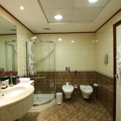 Coral Dubai Deira Hotel in Dubai, United Arab Emirates from 127$, photos, reviews - zenhotels.com bathroom photo 2