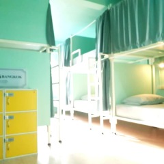 One Bangkok Hostel @love District Бангкок сейф в номере