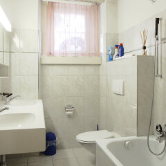 Отель Haus Altein Apartment Nr. 4 - Three Bedroom Швейцария, Давос - отзывы, цены и фото номеров - забронировать отель Haus Altein Apartment Nr. 4 - Three Bedroom онлайн ванная