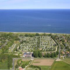 Отель Ajstrup Beach Camping & Cottages Дания, Орхус - отзывы, цены и фото номеров - забронировать отель Ajstrup Beach Camping & Cottages онлайн пляж