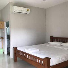Отель Farm Suk Resort Pattaya сейф в номере