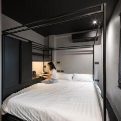Kloem Hostel - Adults Only Бангкок комната для гостей
