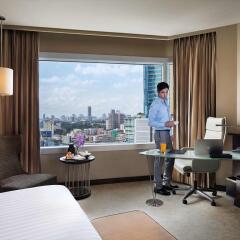 Отель Grand Millennium Sukhumvit Бангкок комната для гостей фото 2