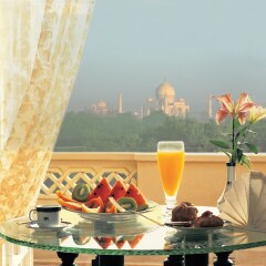 Отель The Oberoi Amarvilas, Agra в номере